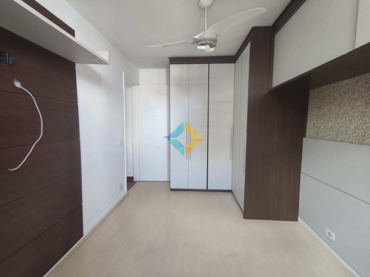 Apartamento à venda com 2 quartos, 75m² - Foto 9