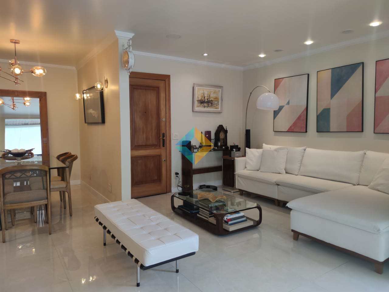 Apartamento à venda com 4 quartos, 220m² - Foto 1