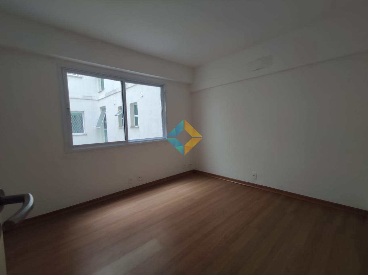 Apartamento para alugar com 4 quartos, 240m² - Foto 16