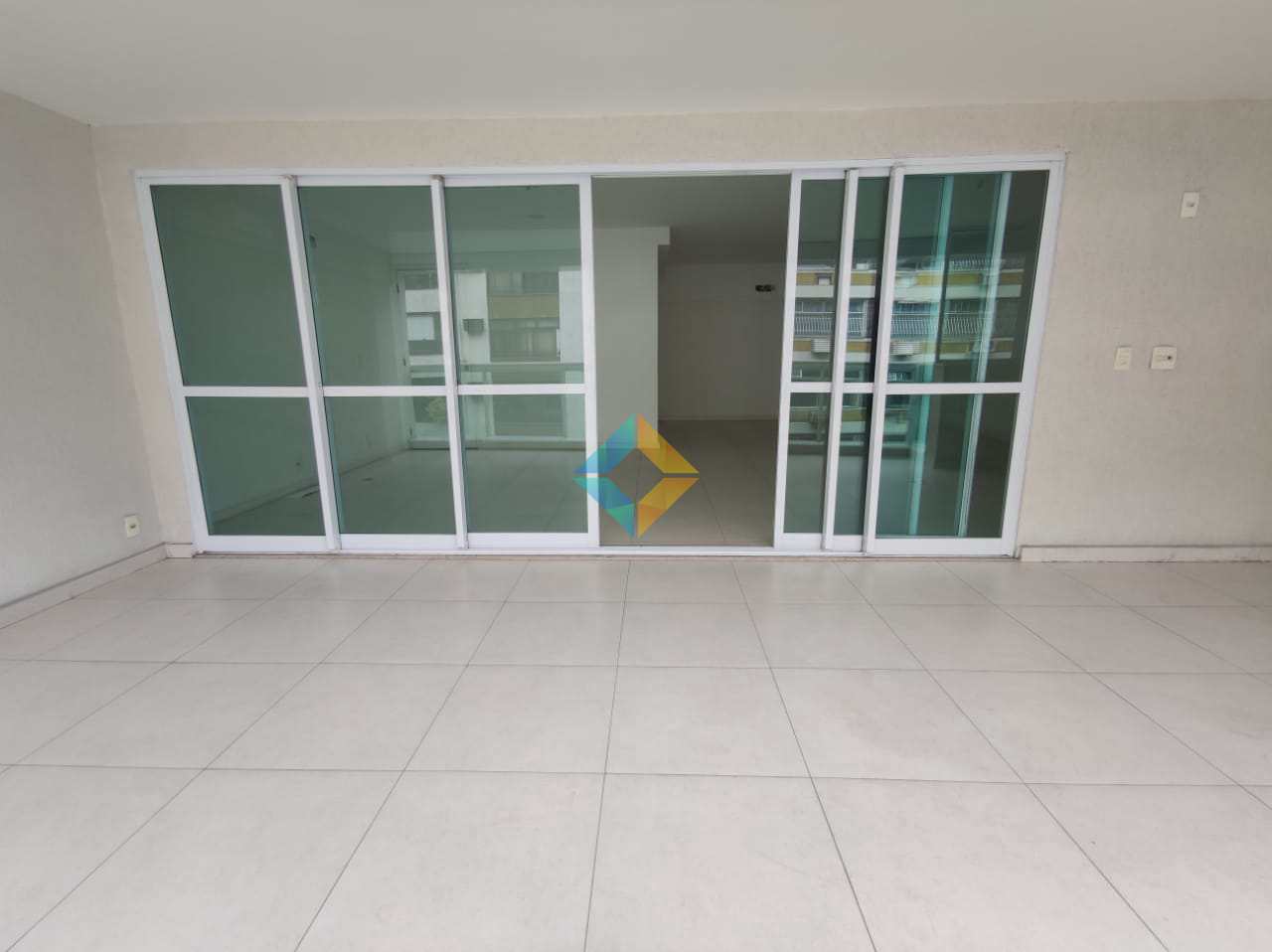 Apartamento para alugar com 4 quartos, 240m² - Foto 3