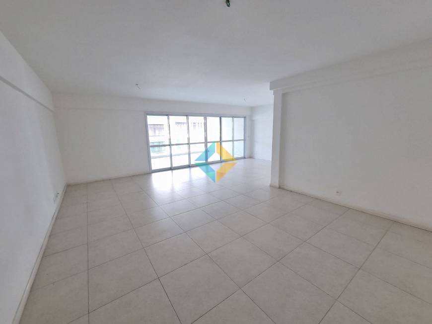 Apartamento para alugar com 4 quartos, 240m² - Foto 12