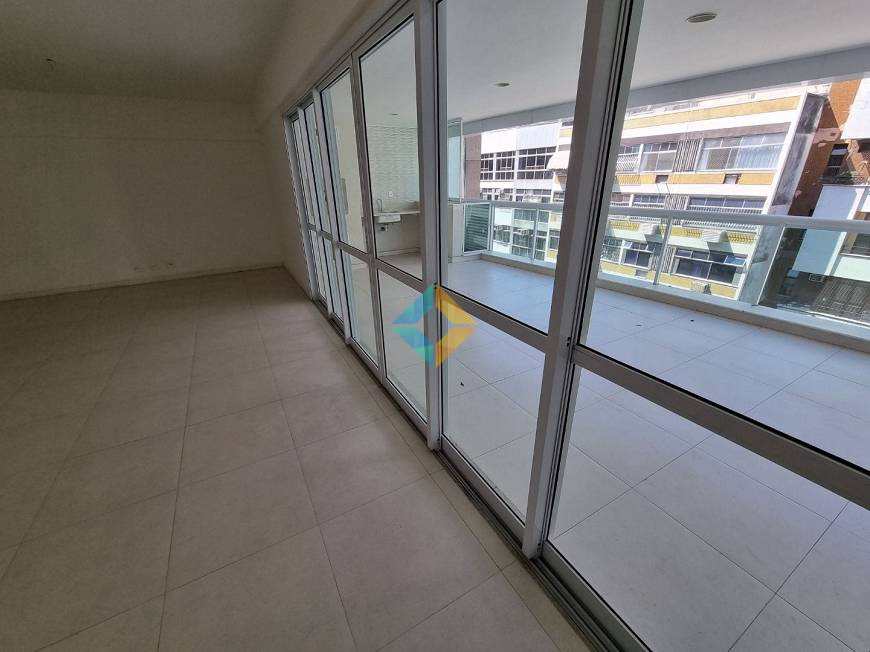 Apartamento para alugar com 4 quartos, 240m² - Foto 7