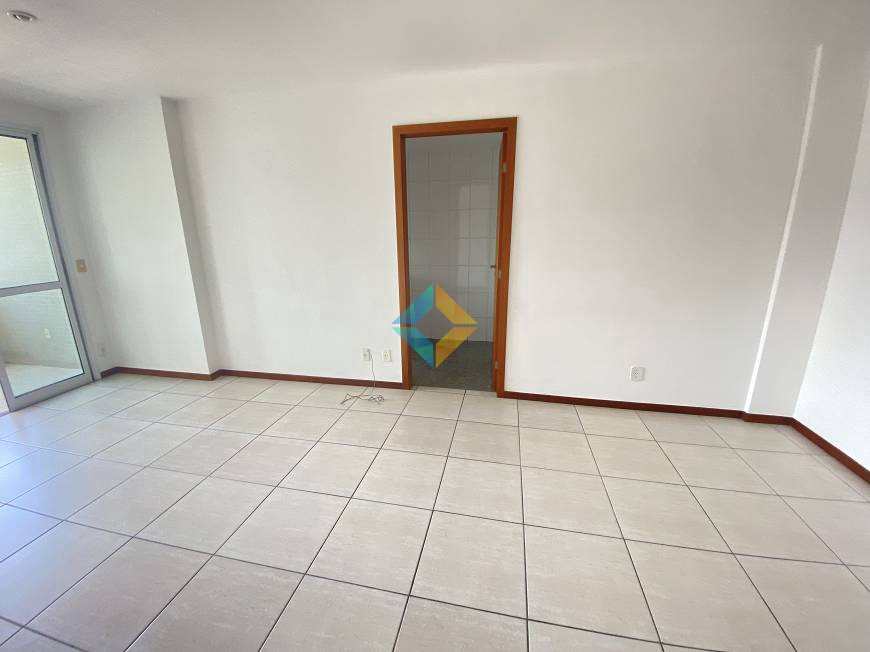 Apartamento à venda com 2 quartos, 81m² - Foto 2