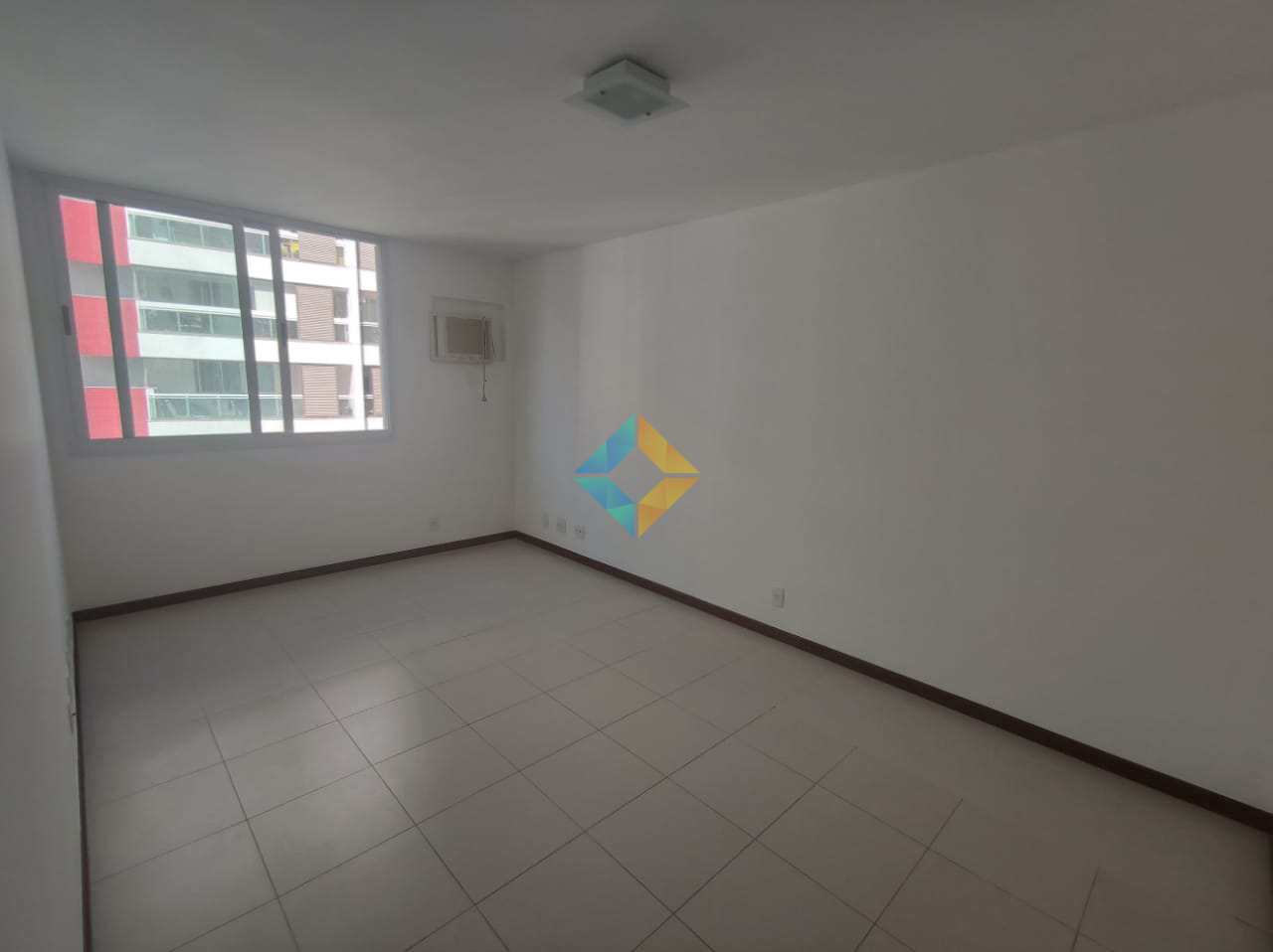 Apartamento à venda com 3 quartos, 130m² - Foto 4