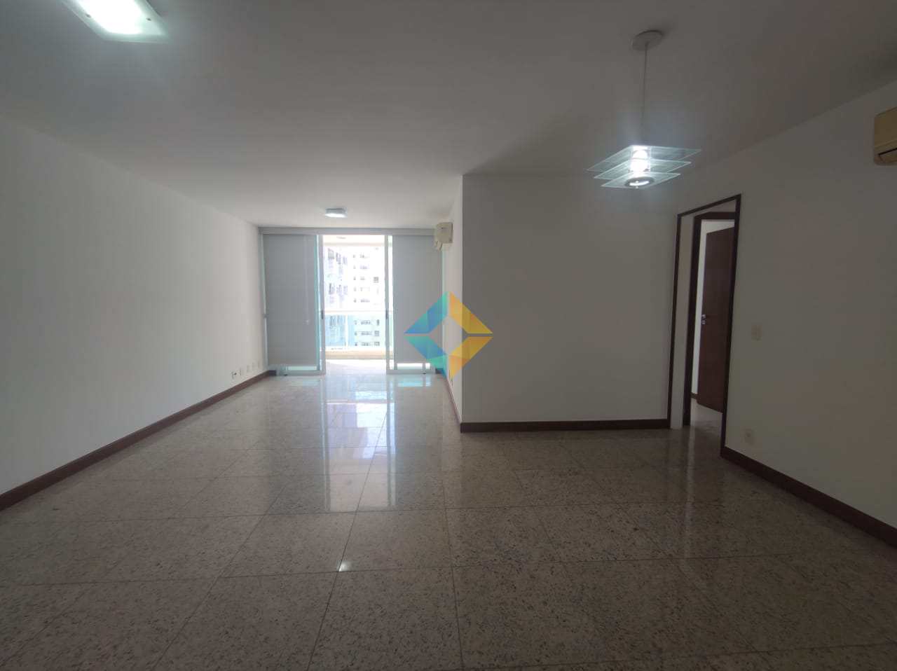 Apartamento à venda com 3 quartos, 130m² - Foto 11