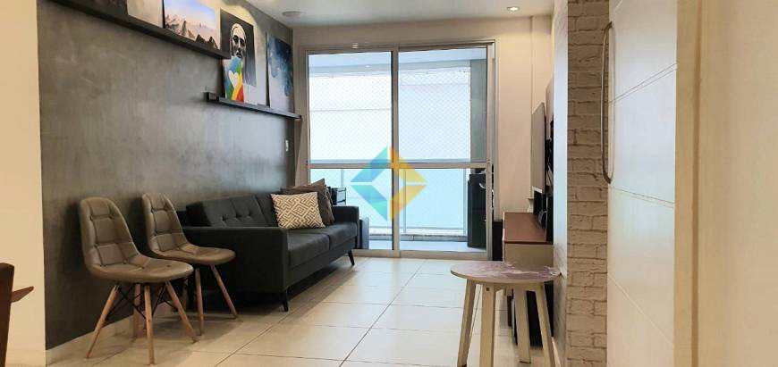 Apartamento à venda com 3 quartos, 110m² - Foto 2