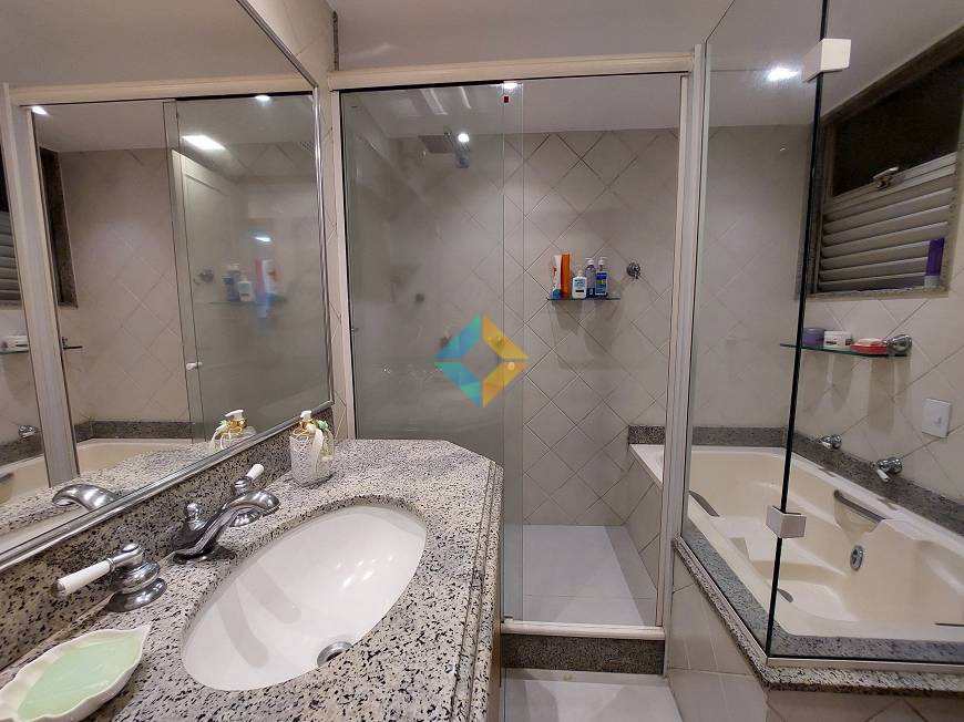 Apartamento à venda com 4 quartos, 240m² - Foto 17