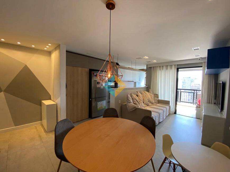 Apartamento à venda com 3 quartos, 110m² - Foto 2