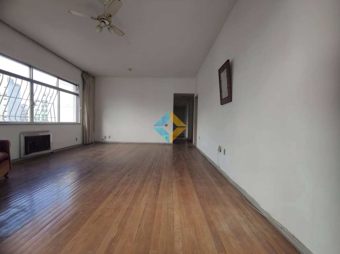 Apartamento à venda com 3 quartos, 160m² - Foto 2