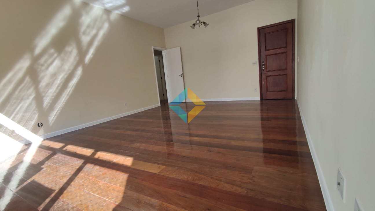 Apartamento à venda com 3 quartos, 160m² - Foto 2