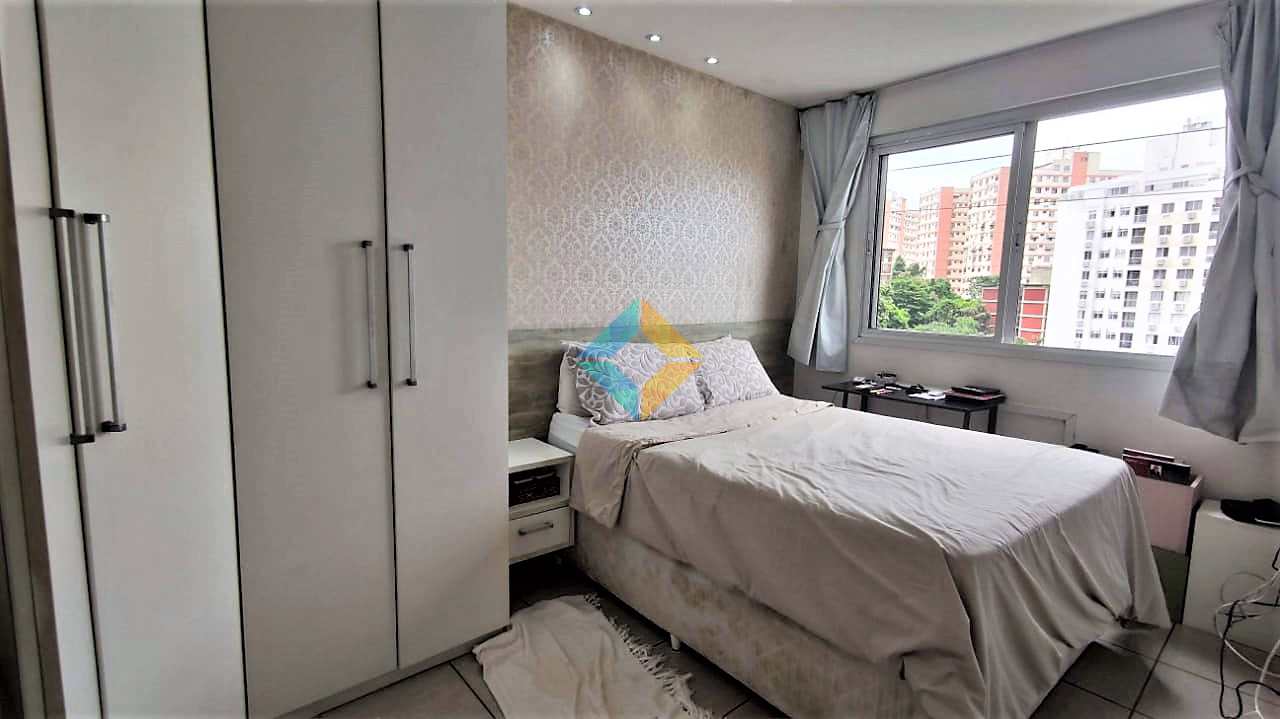 Apartamento à venda com 2 quartos, 70m² - Foto 11