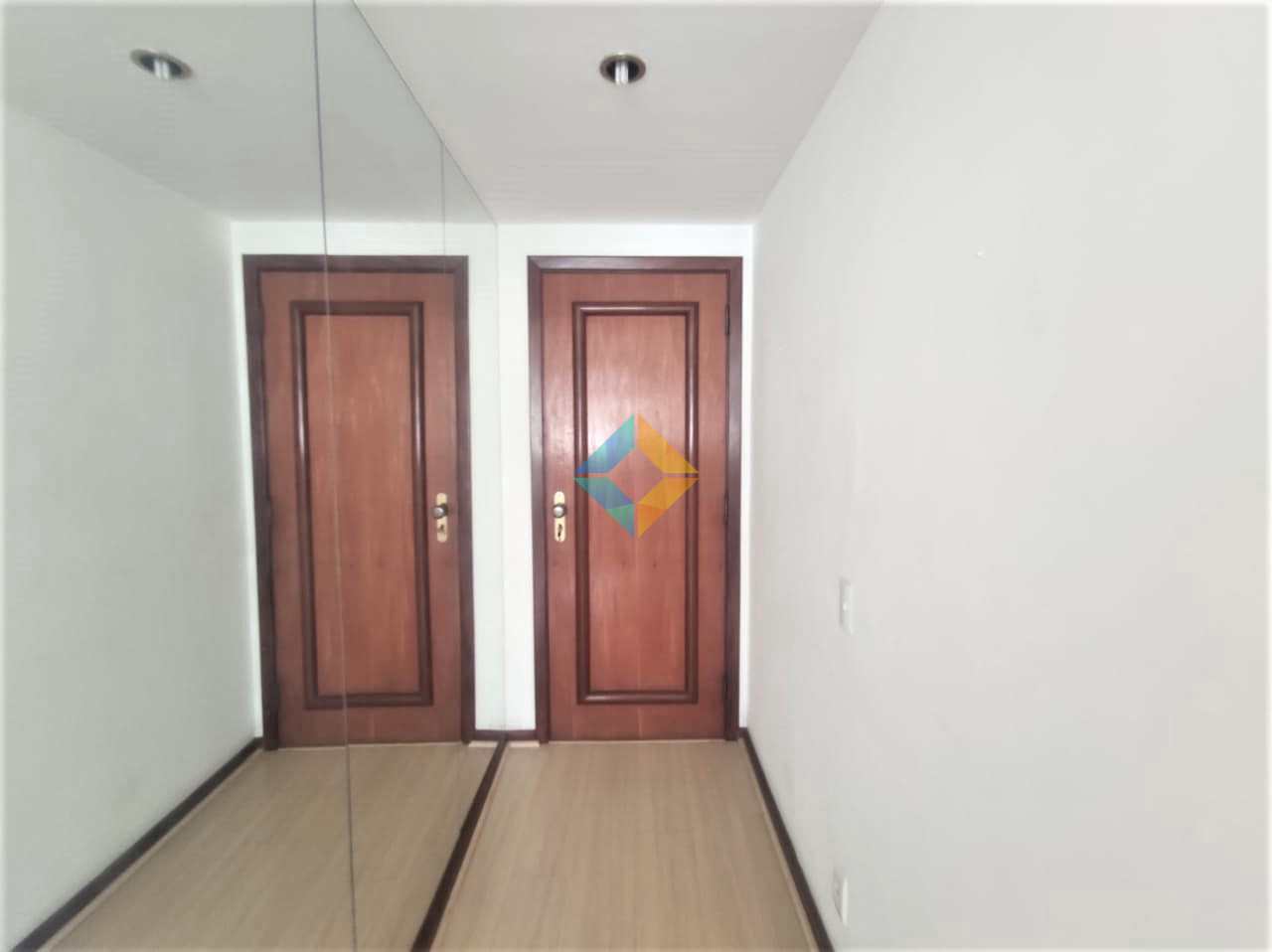 Apartamento à venda com 2 quartos, 85m² - Foto 4