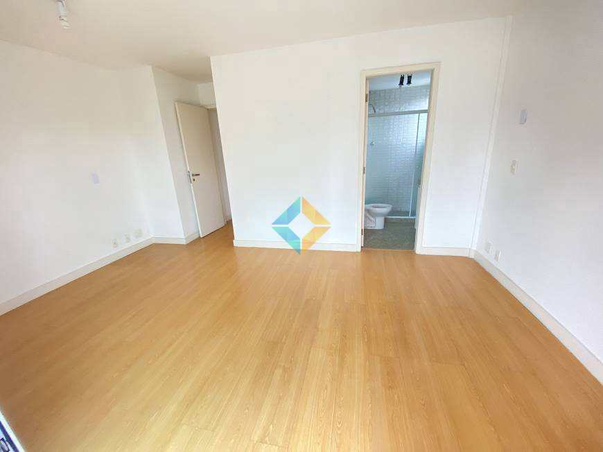 Apartamento à venda com 3 quartos, 130m² - Foto 14