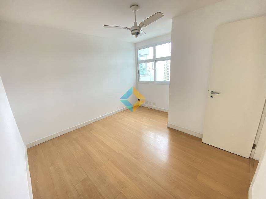 Apartamento à venda com 3 quartos, 130m² - Foto 15