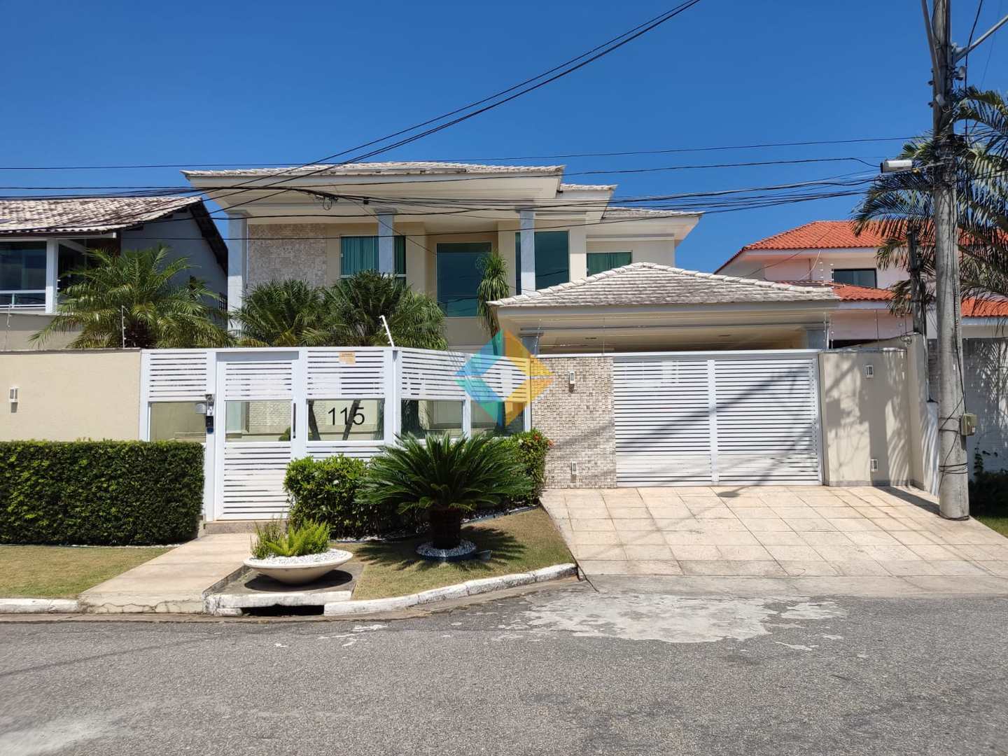 Casa à venda com 5 quartos, 600m² - Foto 1