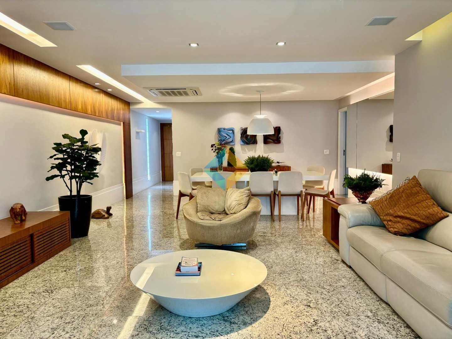 Apartamento à venda com 4 quartos, 220m² - Foto 3