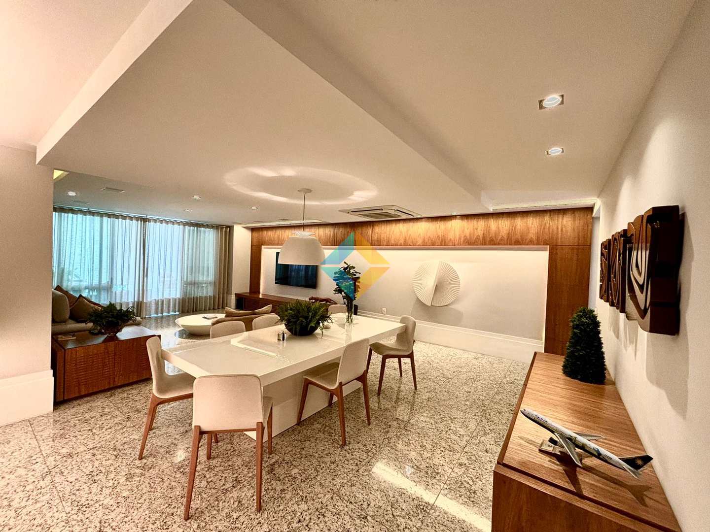 Apartamento à venda com 4 quartos, 220m² - Foto 7