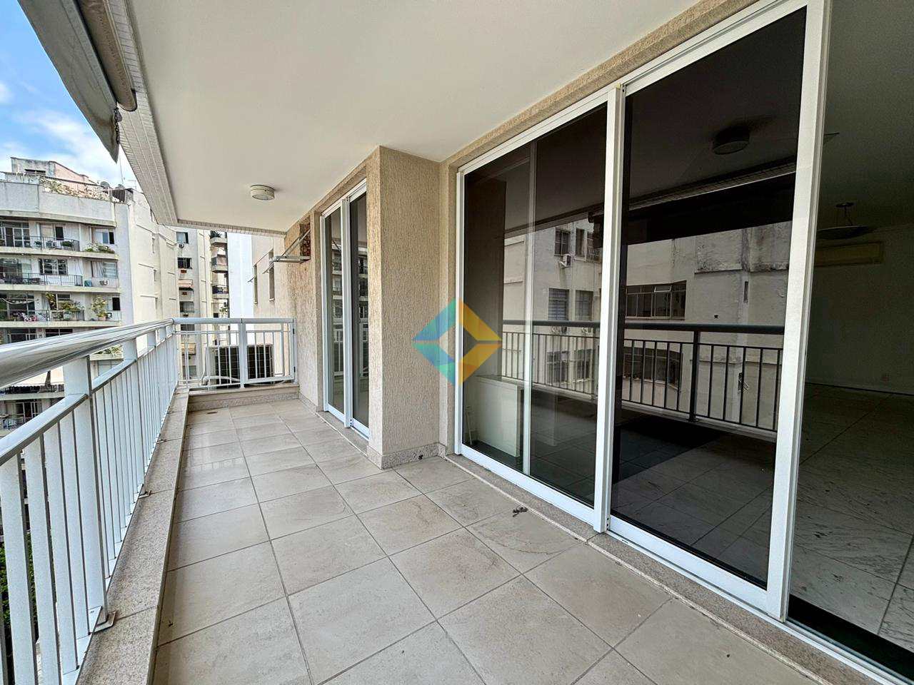 Apartamento à venda com 3 quartos, 130m² - Foto 5