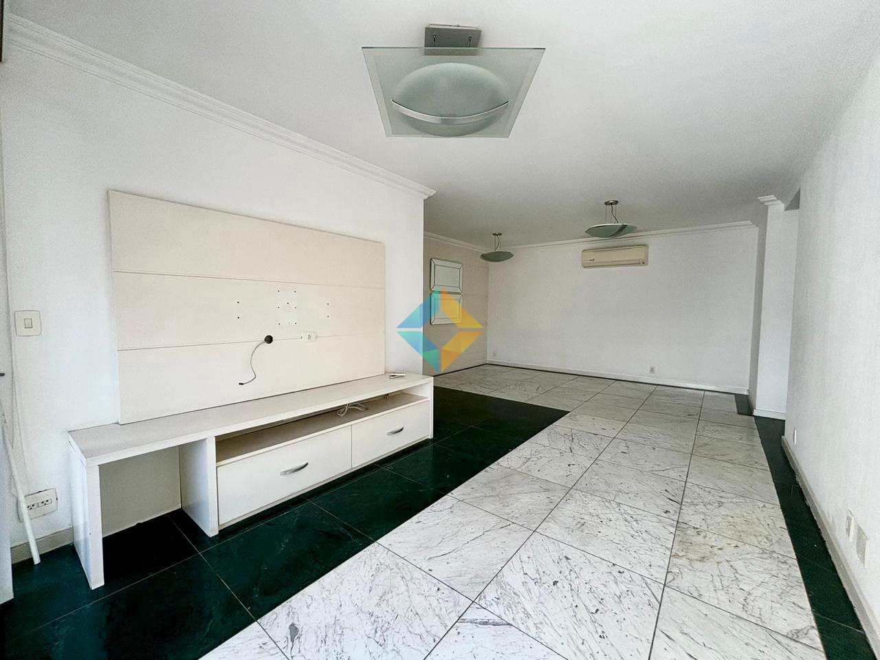 Apartamento à venda com 3 quartos, 130m² - Foto 1