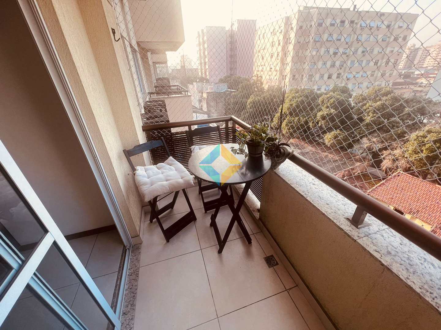 Apartamento à venda com 2 quartos, 65m² - Foto 2