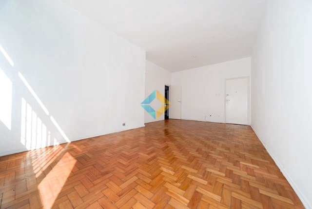 Apartamento à venda com 3 quartos, 132m² - Foto 2