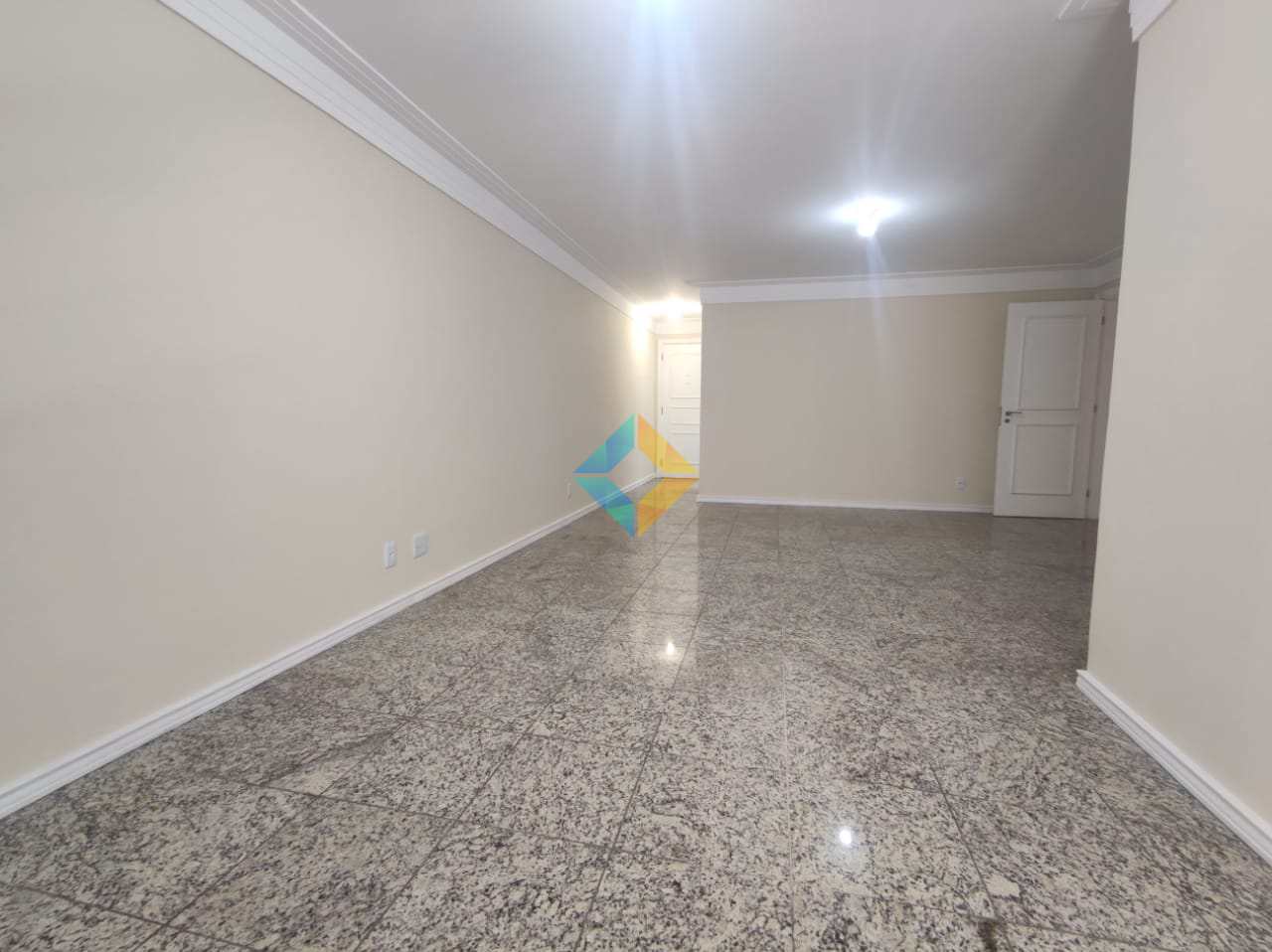 Apartamento para alugar com 3 quartos, 150m² - Foto 11