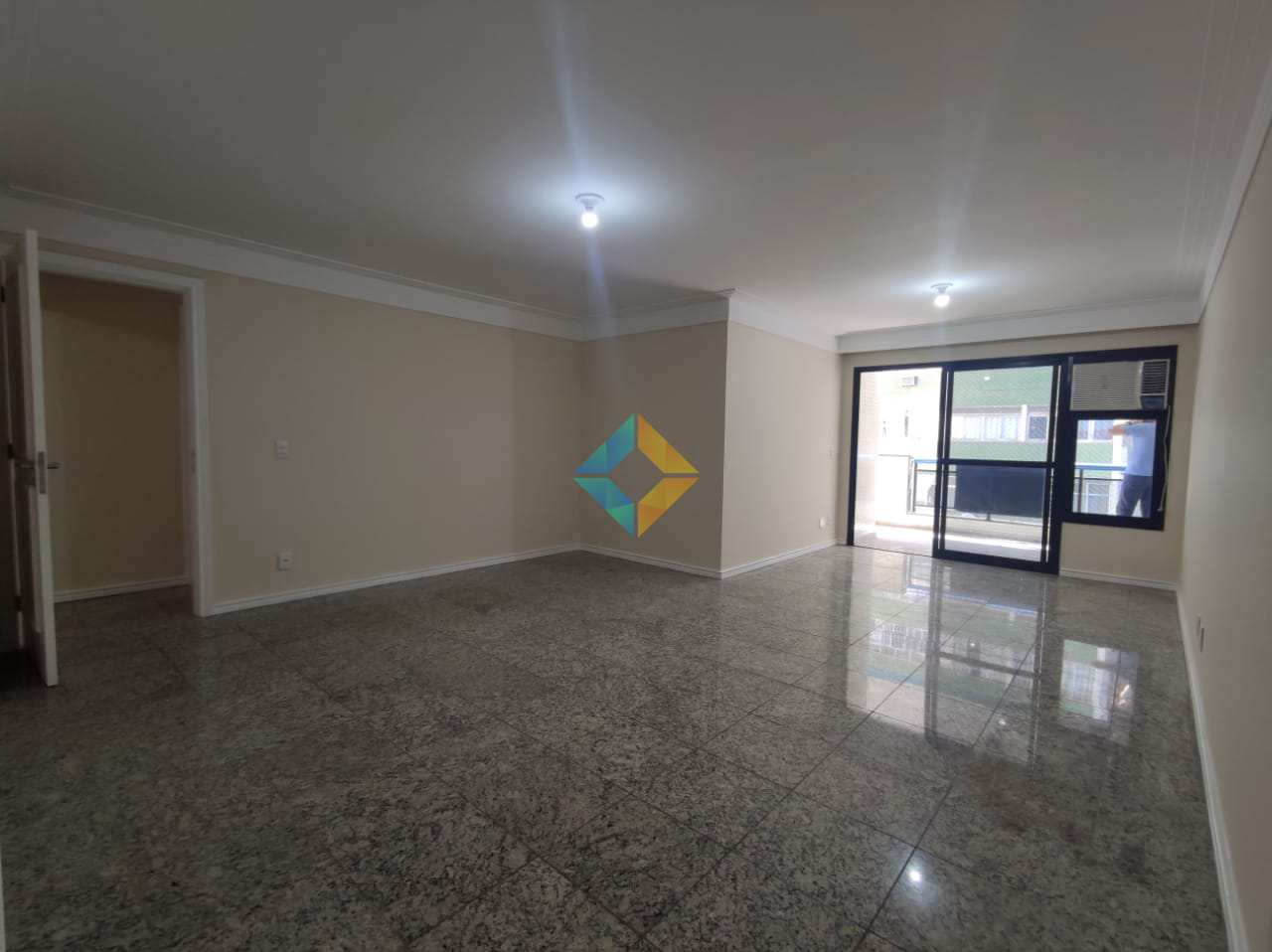 Apartamento para alugar com 3 quartos, 150m² - Foto 7