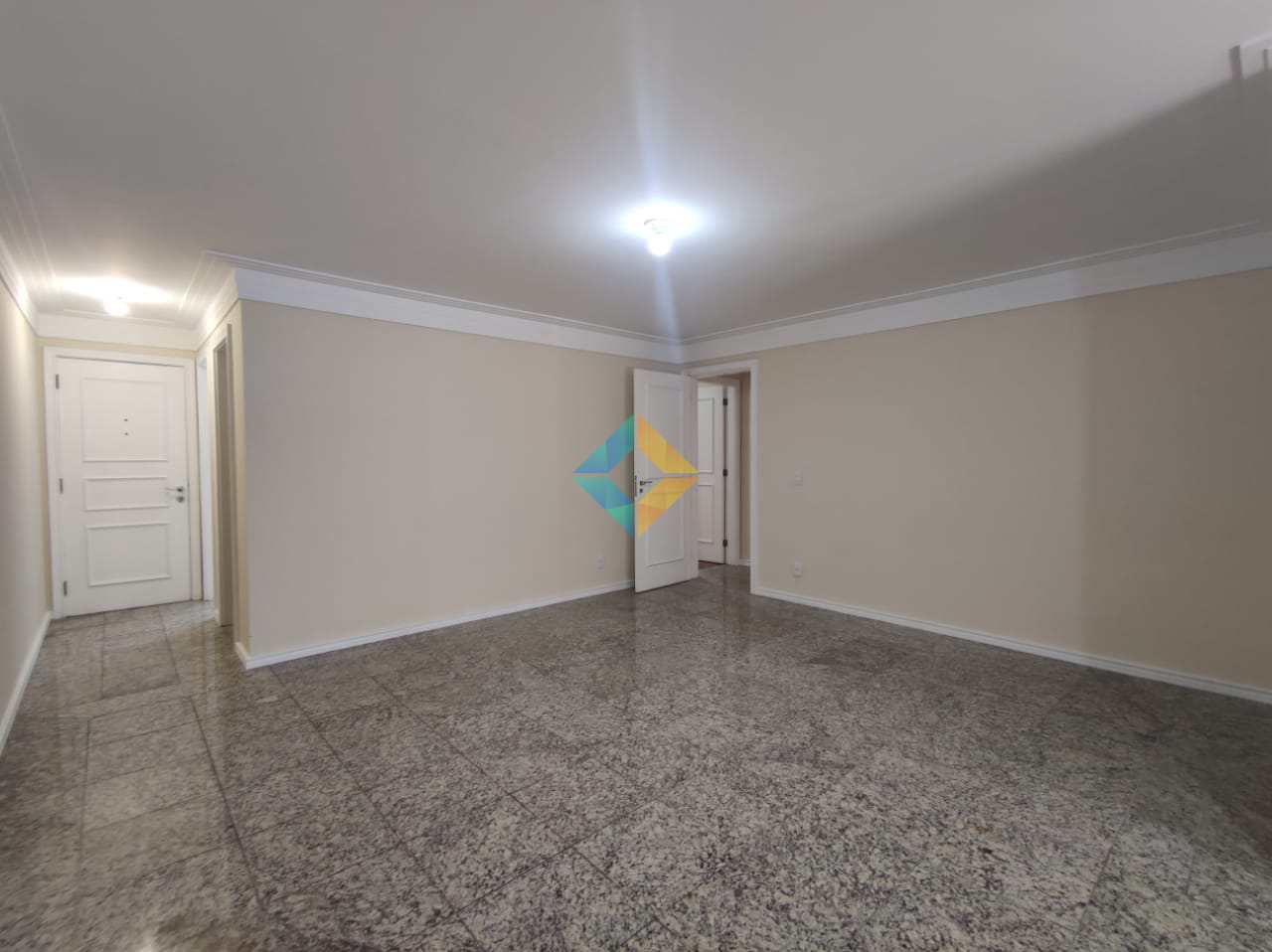 Apartamento para alugar com 3 quartos, 150m² - Foto 8