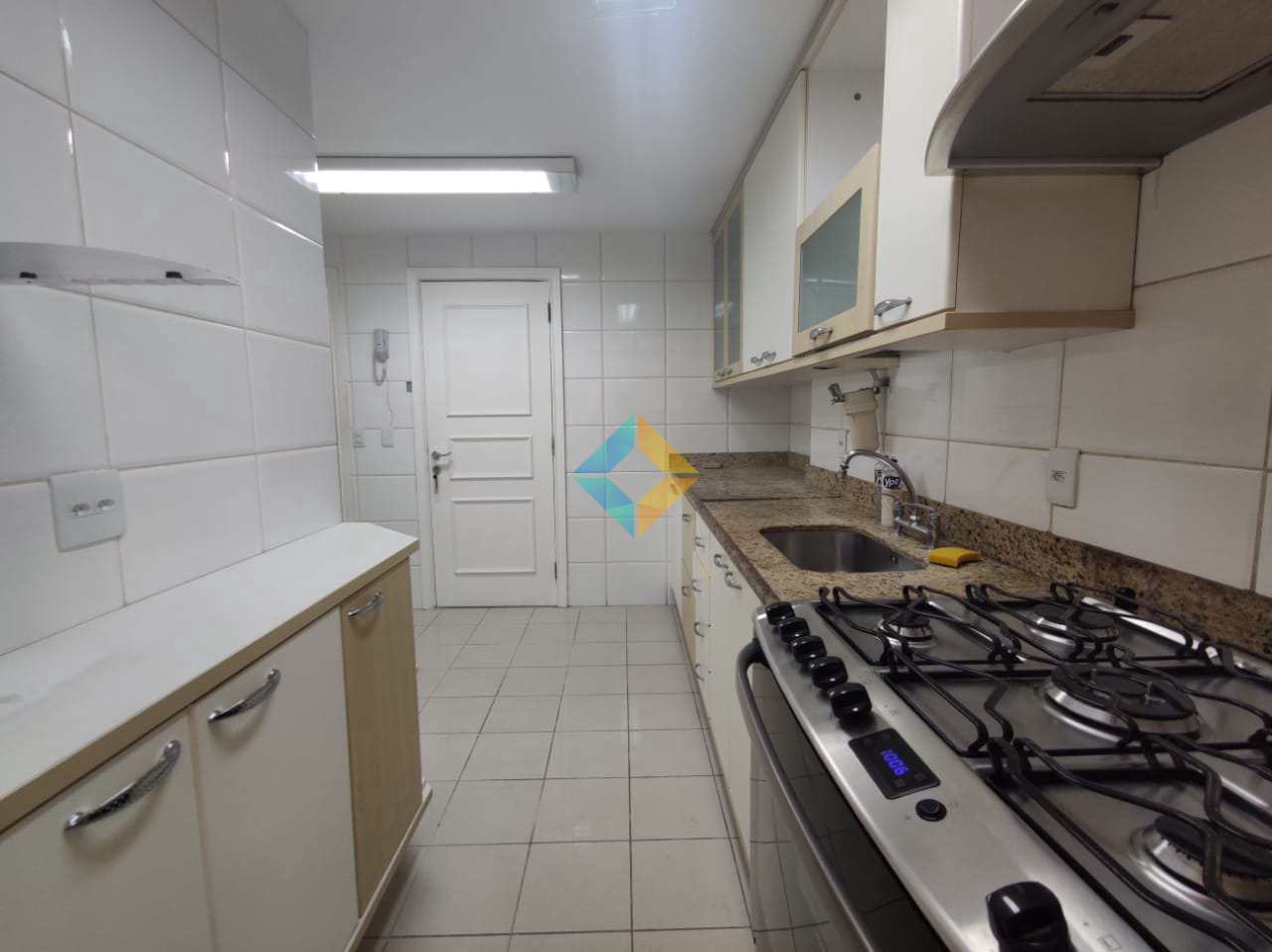 Apartamento para alugar com 3 quartos, 150m² - Foto 31