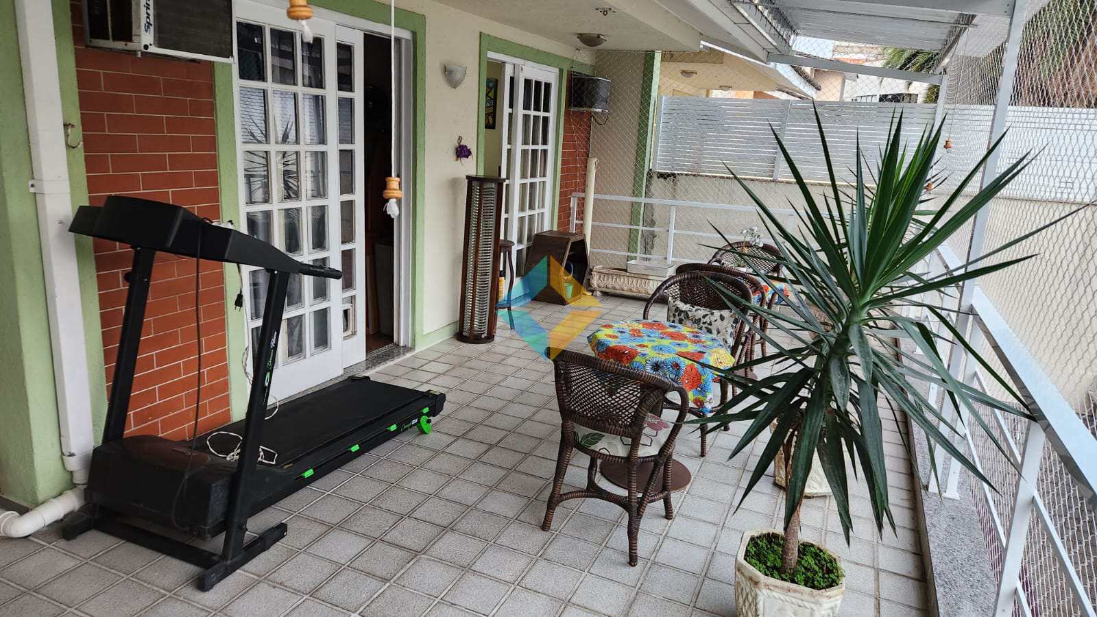 Casa à venda com 4 quartos, 200m² - Foto 5