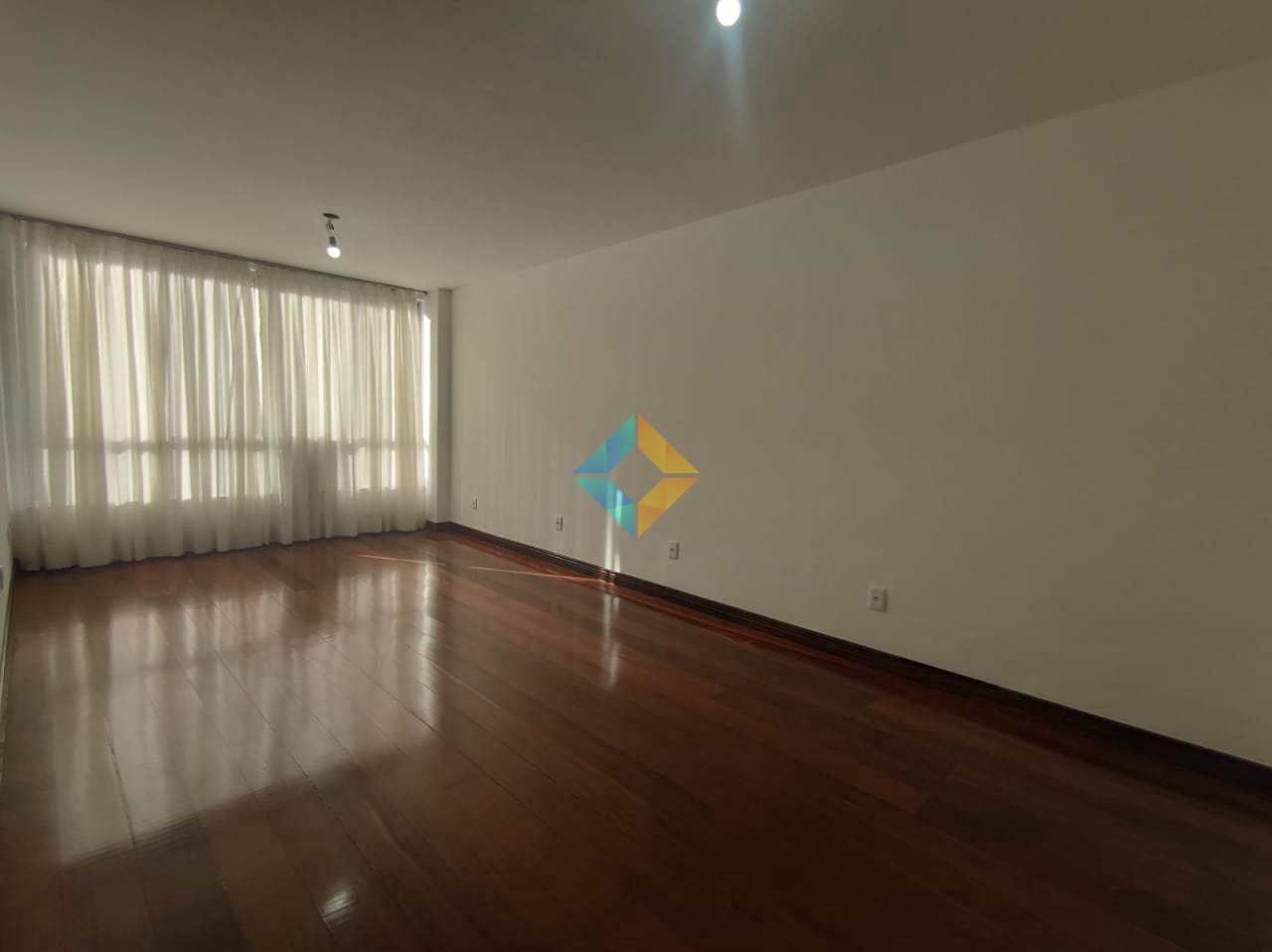 Apartamento à venda com 3 quartos, 140m² - Foto 11