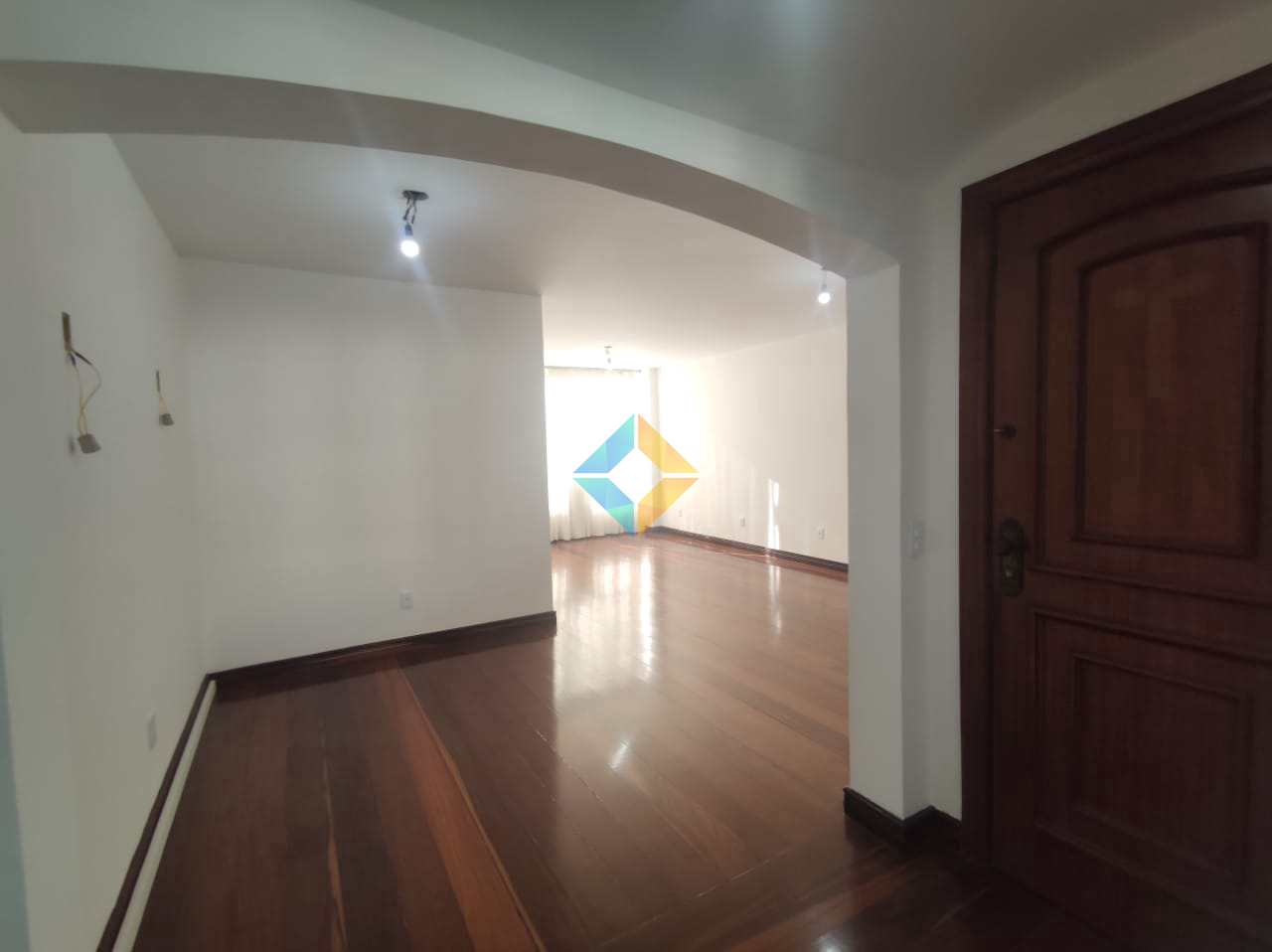 Apartamento à venda com 3 quartos, 140m² - Foto 3