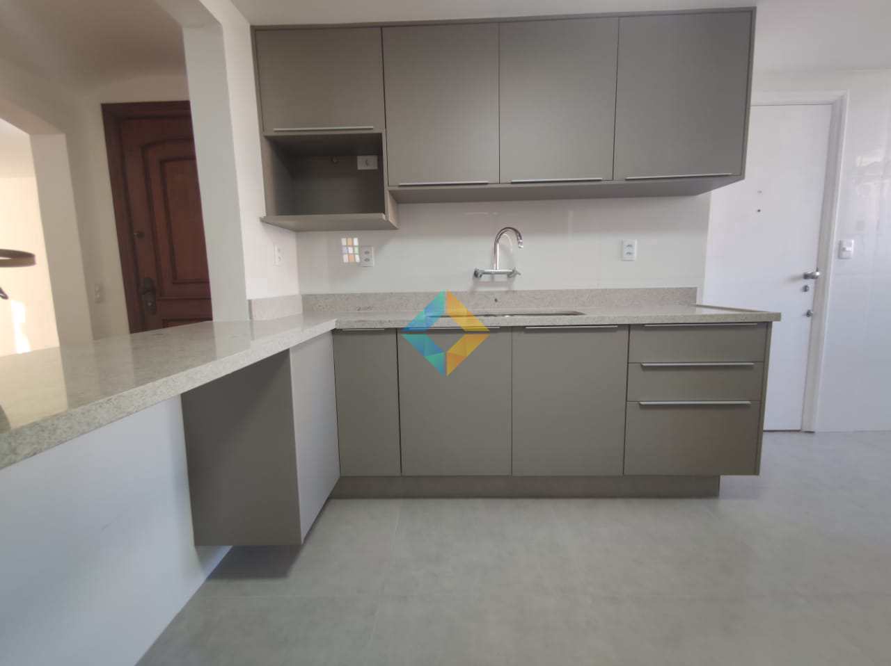 Apartamento à venda com 3 quartos, 140m² - Foto 17