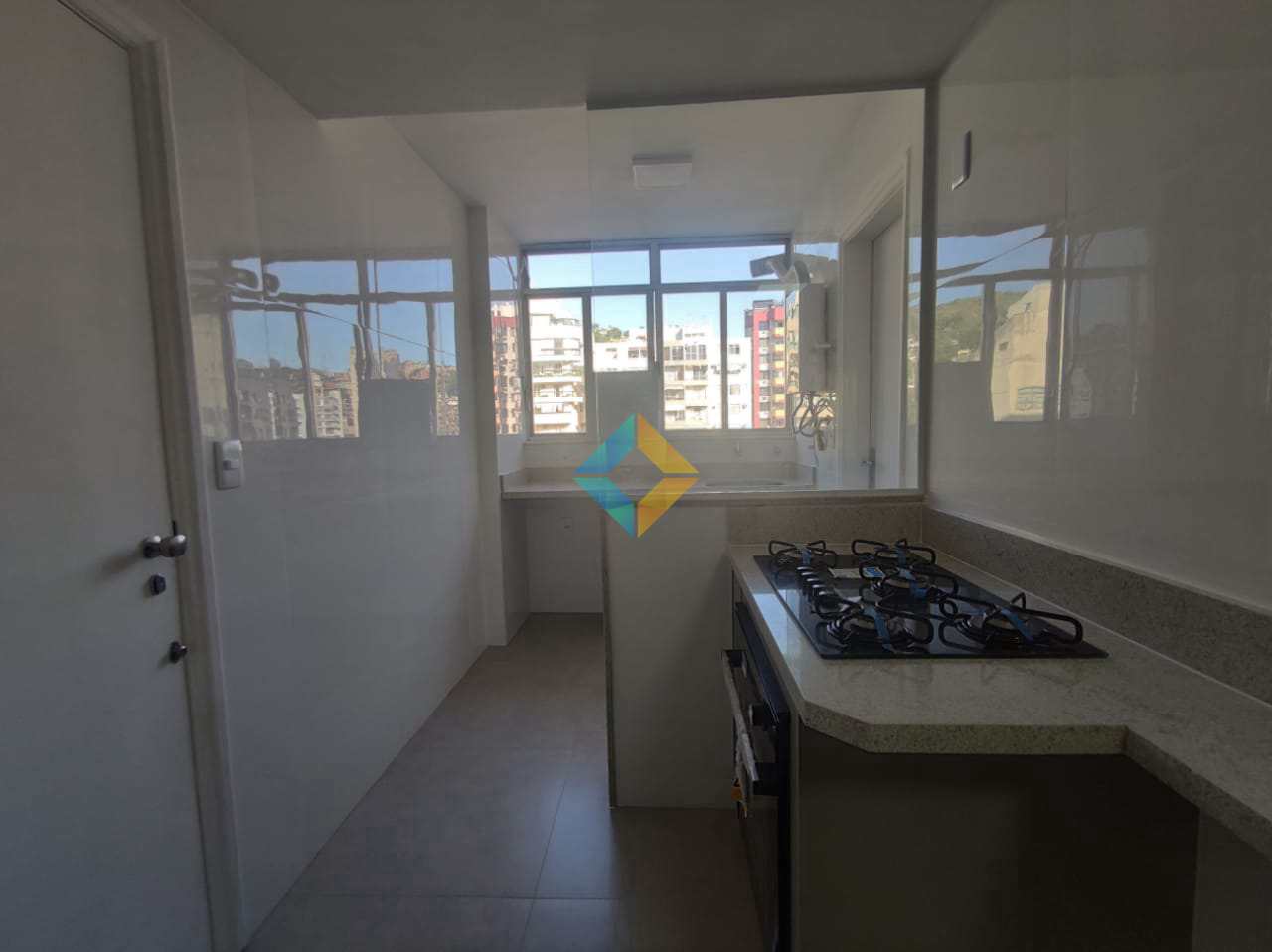 Apartamento à venda com 3 quartos, 140m² - Foto 19