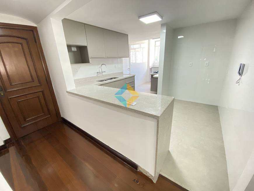 Apartamento à venda com 3 quartos, 140m² - Foto 1