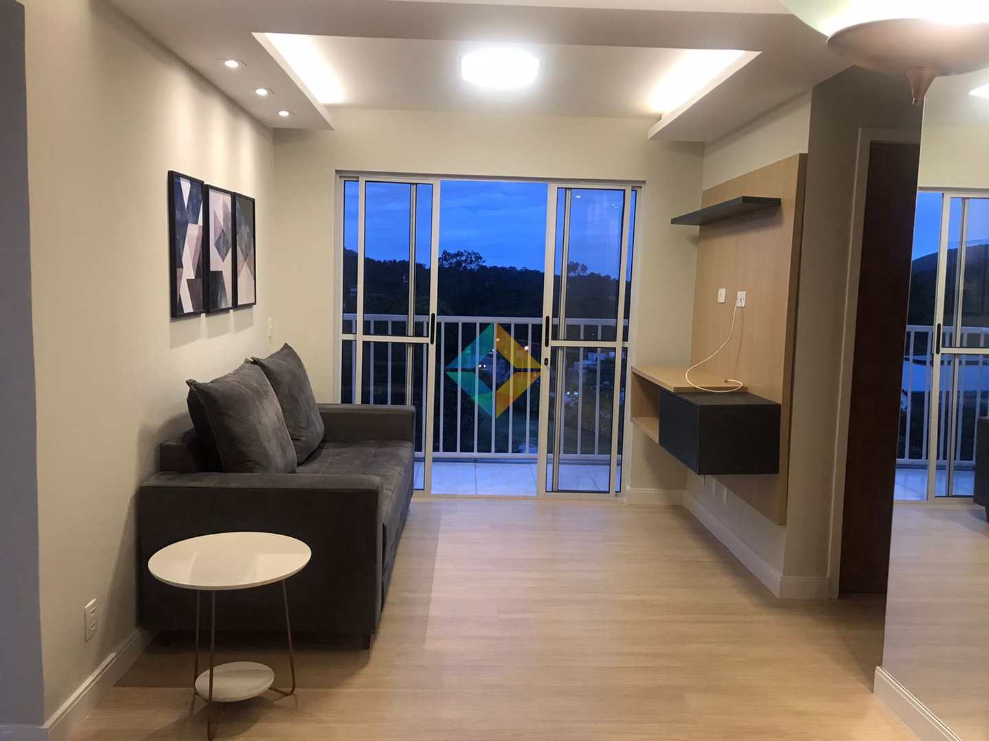 Apartamento à venda com 2 quartos, 60m² - Foto 1