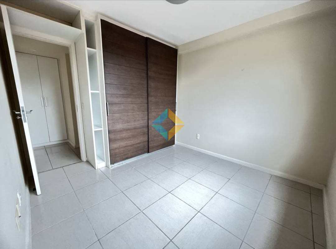 Apartamento à venda com 2 quartos, 75m² - Foto 11