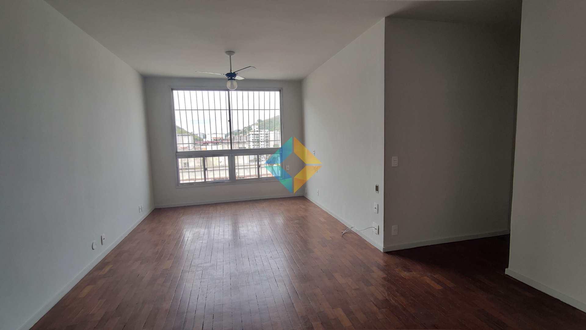 Apartamento à venda com 2 quartos, 85m² - Foto 2