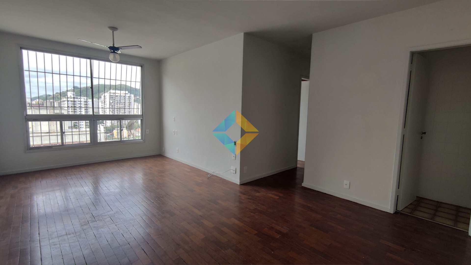 Apartamento à venda com 2 quartos, 85m² - Foto 4