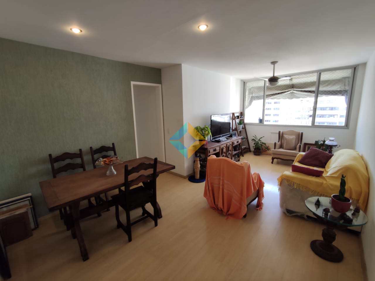 Apartamento à venda com 2 quartos, 78m² - Foto 2