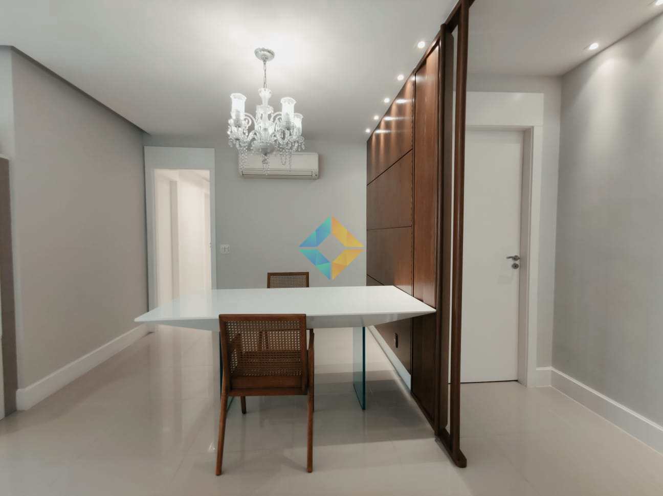 Apartamento à venda com 4 quartos, 130m² - Foto 2