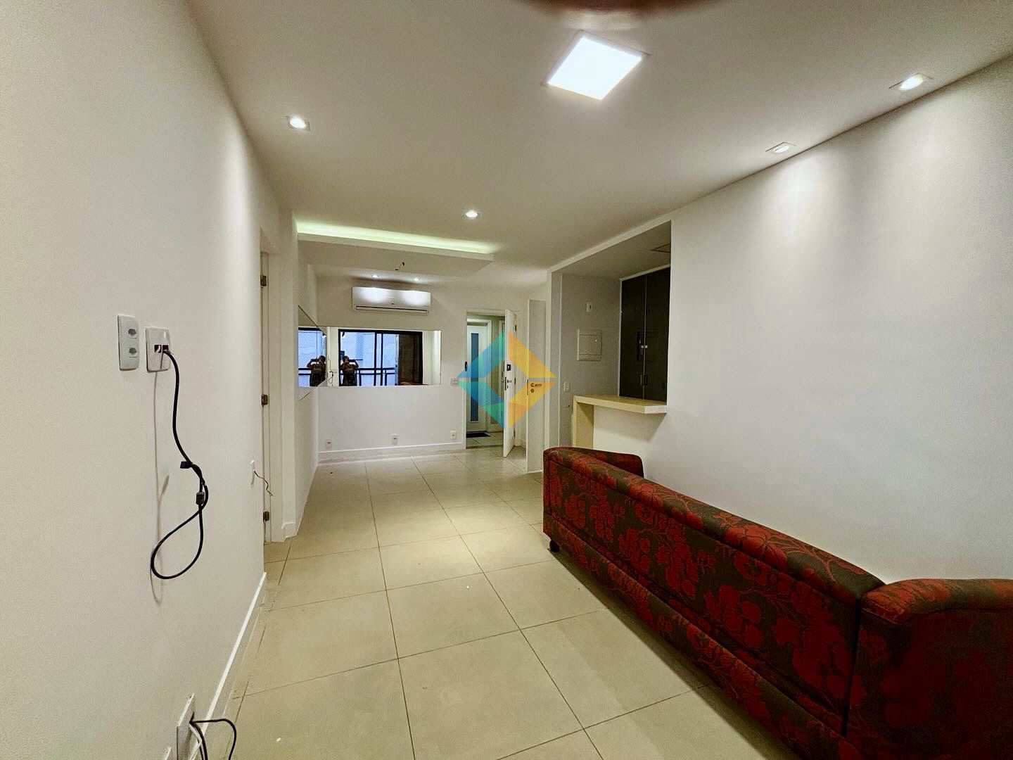 Apartamento à venda com 3 quartos, 95m² - Foto 2