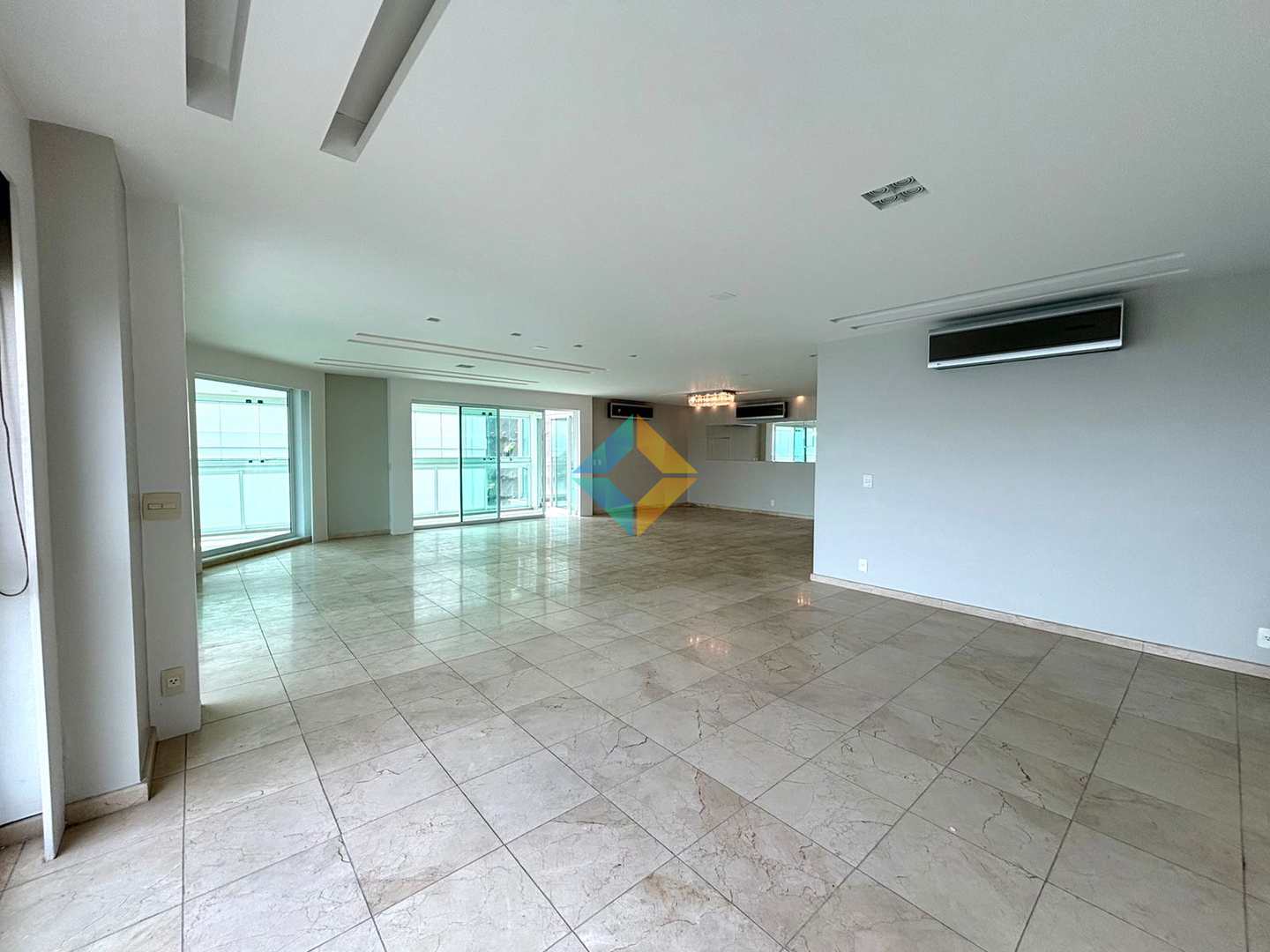 Apartamento para alugar com 5 quartos, 420m² - Foto 2