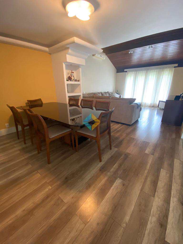 Casa à venda com 6 quartos, 250m² - Foto 4