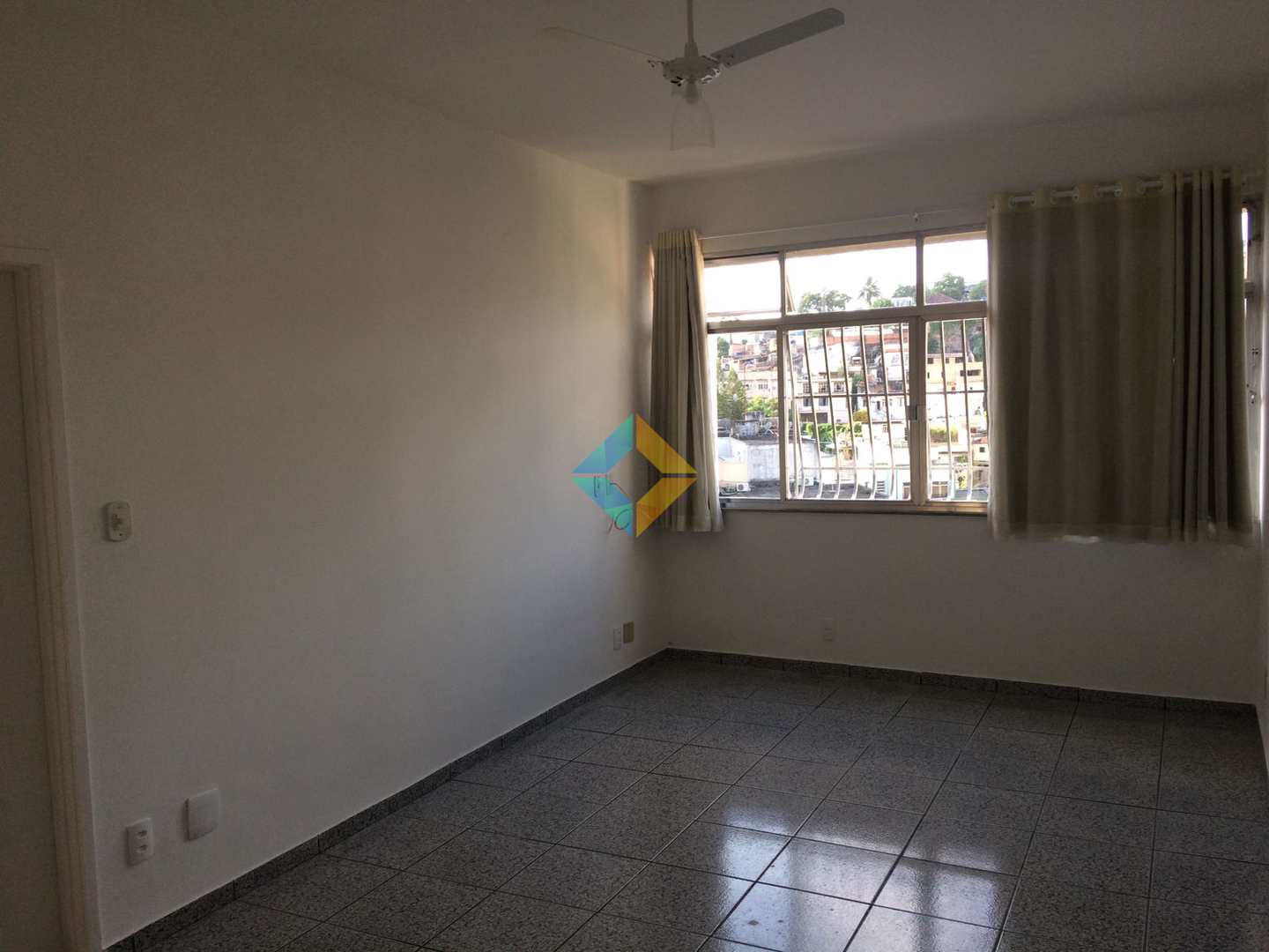 Apartamento à venda com 3 quartos, 90m² - Foto 4