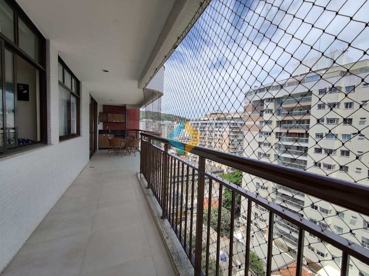 Apartamento à venda com 3 quartos, 140m² - Foto 9