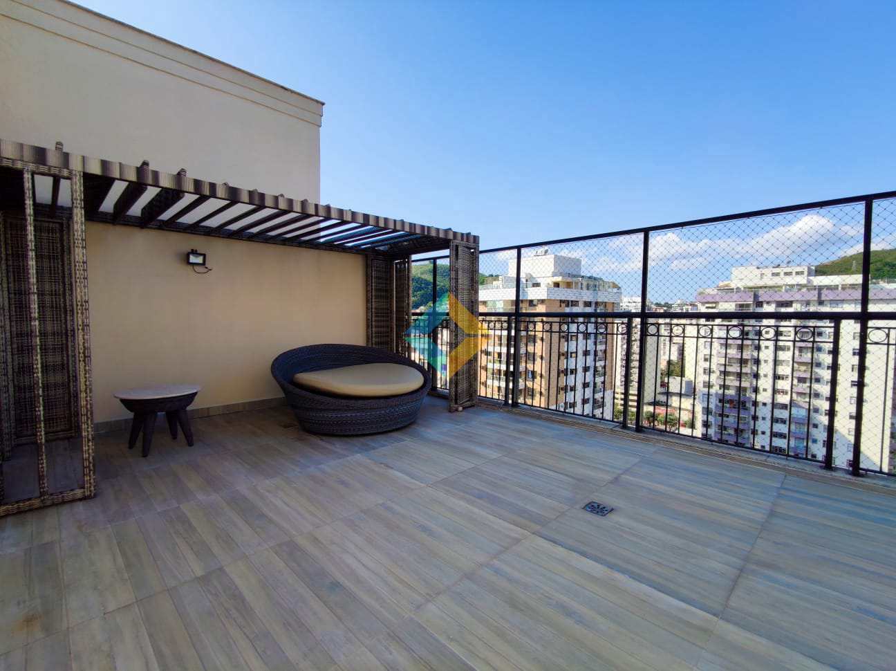 Cobertura à venda com 3 quartos, 250m² - Foto 2