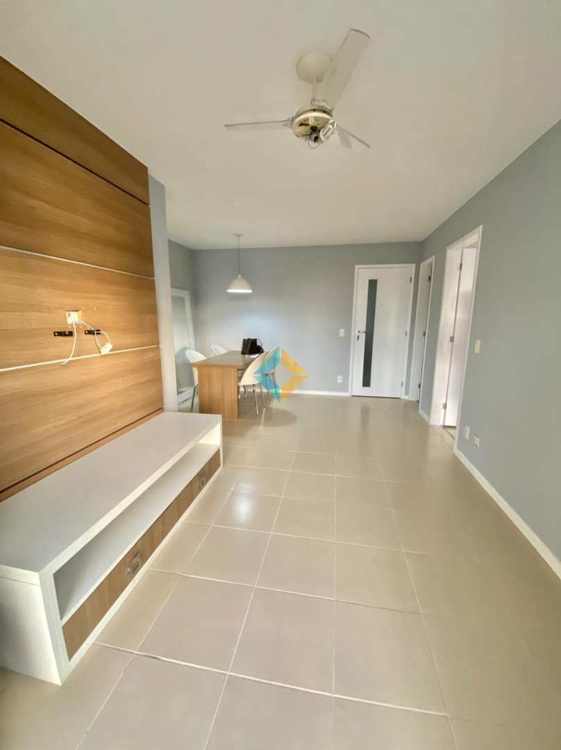 Apartamento à venda com 2 quartos, 70m² - Foto 9