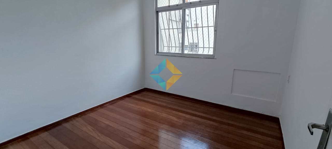 Apartamento à venda com 2 quartos, 70m² - Foto 2