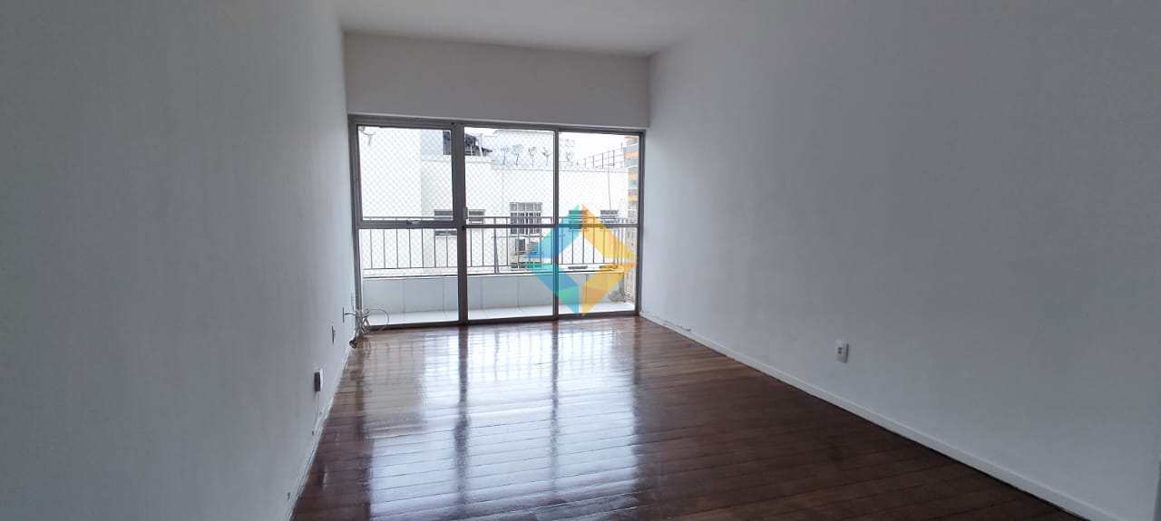 Apartamento à venda com 2 quartos, 70m² - Foto 1